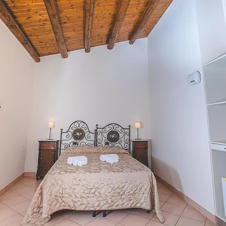 Nuovo Castello Crisilio Farmház *