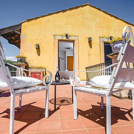 Nuovo Castello Crisilio בית חווה אבולה