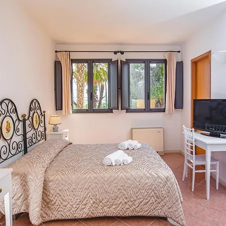 בית חווה Nuovo Castello Crisilio *