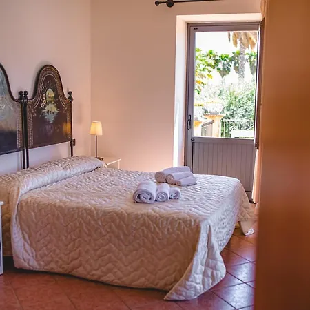 Nuovo Castello Crisilio * אבולה