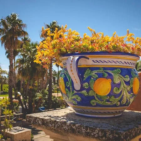 Nuovo Castello Crisilio * אבולה