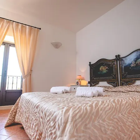 בית חווה Nuovo Castello Crisilio אבולה