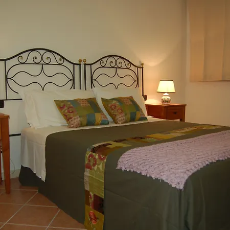 Nuovo Castello Crisilio * אבולה