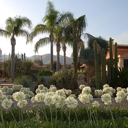 Nuovo Castello Crisilio אבולה