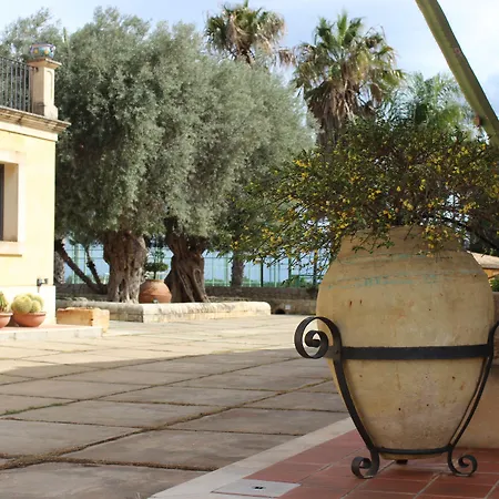 Nuovo Castello Crisilio בית חווה