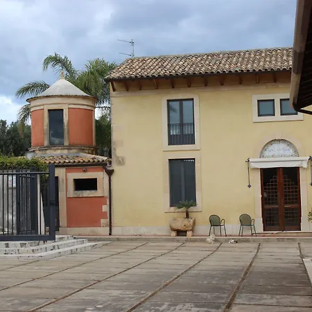 Nuovo Castello Crisilio * אבולה