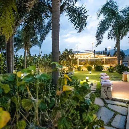 Nuovo Castello Crisilio * אבולה