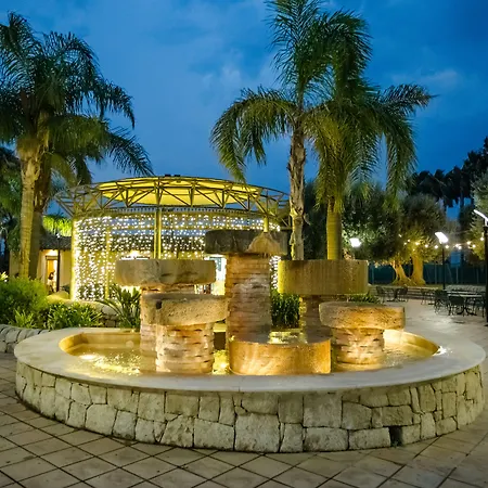 Nuovo Castello Crisilio בית חווה אבולה