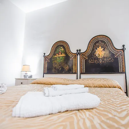 Nuovo Castello Crisilio בית חווה אבולה